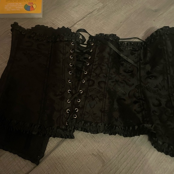 Black Corset || Worn once || Size M || From: Hot Topic - Picture 1 of 3